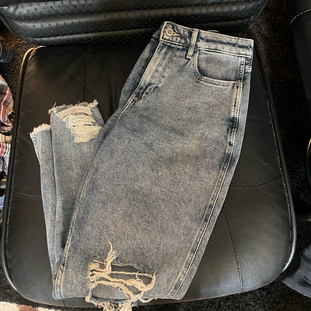 Hollister Ripped Mom Jean